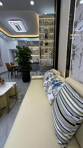 NHÀ BÁN SHR DIỆN TÍCH LỚN. 3 PHÒNG NGỦ.