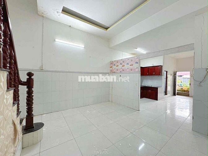 NHÀ TRỆT LẦU 3 PHÒNG NGỦ ĐỐI DIỆN TRƯỜNG MẪU GIÁO LÊ BÌNH HẺM Ô TÔ