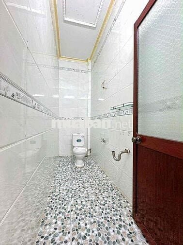 NHÀ TRỆT LẦU 3 PHÒNG NGỦ ĐỐI DIỆN TRƯỜNG MẪU GIÁO LÊ BÌNH HẺM Ô TÔ