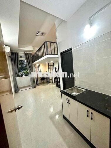 PHÒNG GÁC 28m2 MỚI RA MẮT GẦN ĐẠI HỌC VĂN LANG BAN CÔNG FULL NỘI THẤT