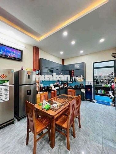 Cho thuê nhà hẻm 2m(XM) Kênh Tân Hóa, P.Tân Phú, Q.Tân Phú giá 9.5tr
