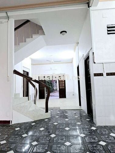 Bán biệt thự diện tích đất hơn 300m2, 7 phòng ngủ
