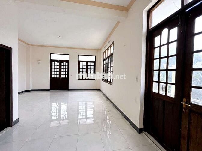 Bán biệt thự diện tích đất hơn 300m2, 7 phòng ngủ