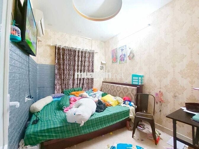 NHÀ HOÀNG DIỆU Q4- 4 LẦU ĐÚC - 67m2 - KO QH- GIÁ 7 TỶ NHỈNH