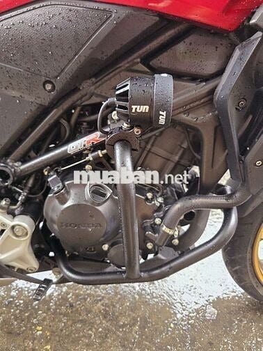 Honda Cb300r Full đồ chơi gần 15tr(có báo số)