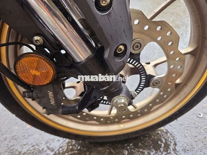 Honda Cb300r Full đồ chơi gần 15tr(có báo số)