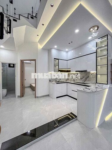 NHÀ TRỆT LẦU MỚI XÂY KIẾN TRÚC HIỆN ĐẠI - 3 PHÒNG NGỦ. NGAY BỜ KÈ TẦM