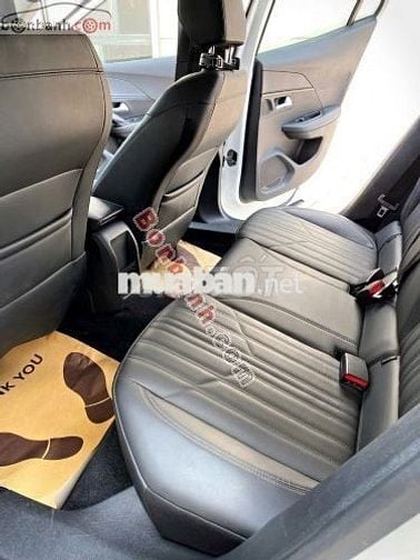Peugeot 2008 màu trắng, sản xuất 2022