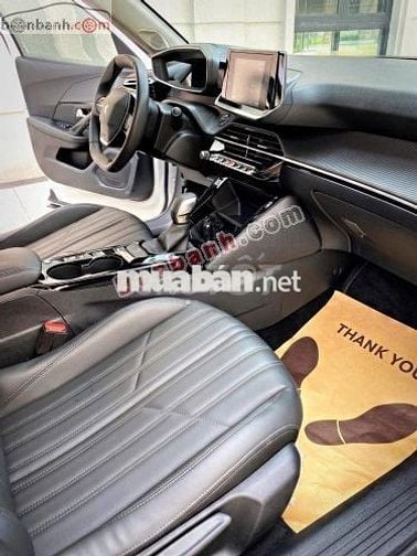 Peugeot 2008 màu trắng, sản xuất 2022