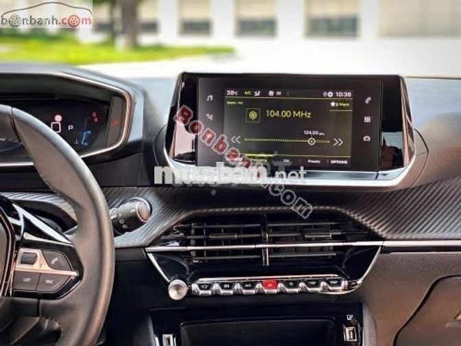 Peugeot 2008 màu trắng, sản xuất 2022