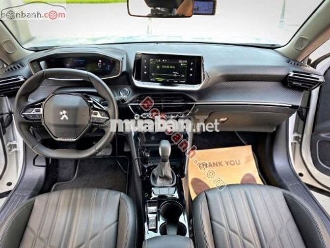 Peugeot 2008 màu trắng, sản xuất 2022