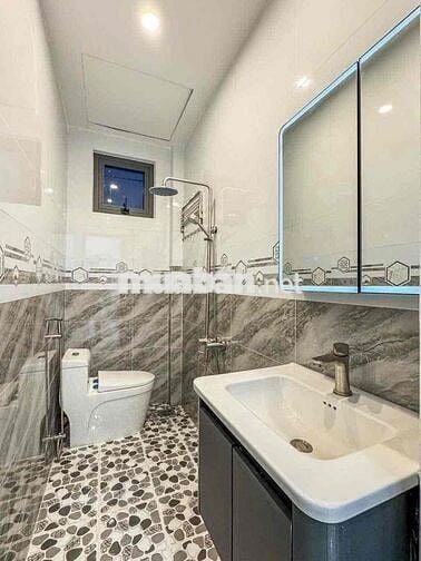 NHÀ TRỆT LẦU XÂY MỚI 100%. TẶNG FULL NỘI THẤT. HẺM 311 NGUYỄN VĂN CỪ