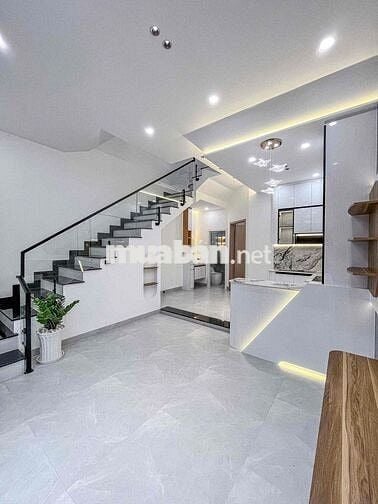 NHÀ TRỆT LẦU MỚI XÂY KIẾN TRÚC HIỆN ĐẠI - 3 PHÒNG NGỦ. NGAY BỜ KÈ TẦM