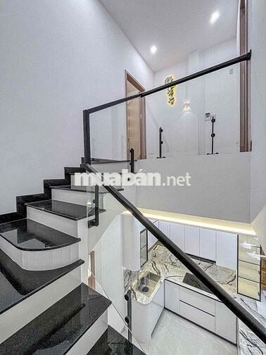 NHÀ TRỆT LẦU MỚI XÂY KIẾN TRÚC HIỆN ĐẠI - 3 PHÒNG NGỦ. NGAY BỜ KÈ TẦM