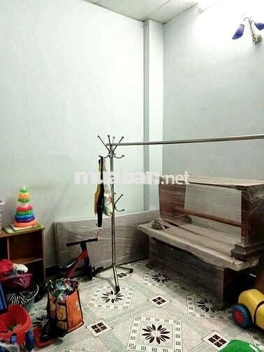 Nhà mặt tiền đs 4 p16 gv 4x15m lầu 4pn. Gần công viên Làng Hoa