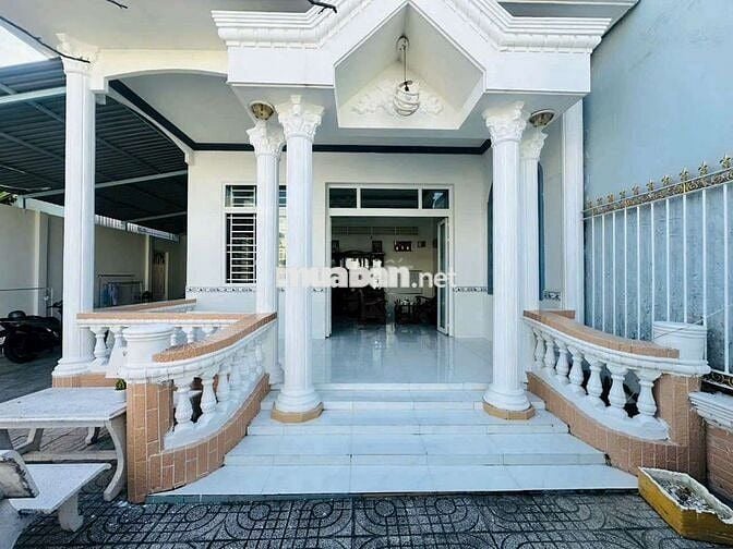 Nhà đẹp rộng 200m² Khu Trường Giang, Phường Tân Hạnh, Vĩnh Long