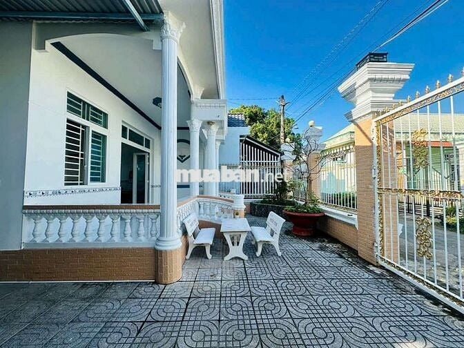 Nhà đẹp rộng 200m² Khu Trường Giang, Phường Tân Hạnh, Vĩnh Long