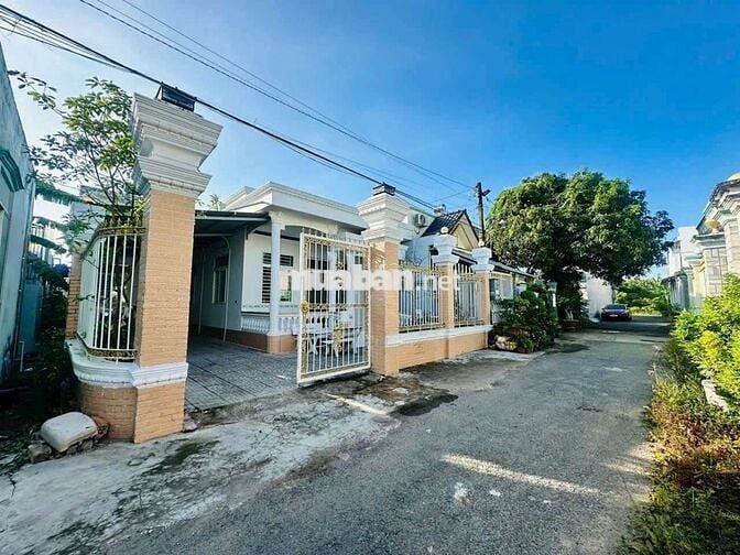 Nhà đẹp rộng 200m² Khu Trường Giang, Phường Tân Hạnh, Vĩnh Long