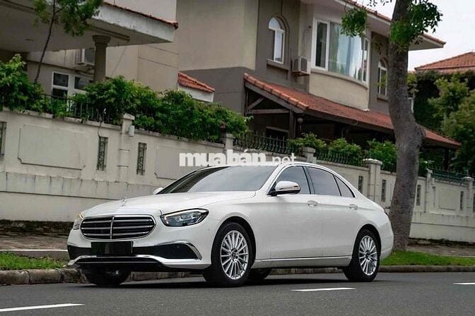 Mercedes Benz_E200 Exclusive - 2022 Bank 90%