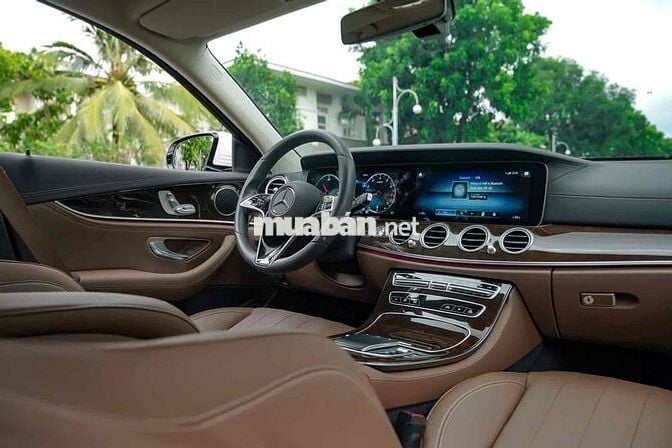 Mercedes Benz_E200 Exclusive - 2022 Bank 90%