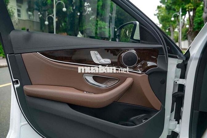 Mercedes Benz_E200 Exclusive - 2022 Bank 90%