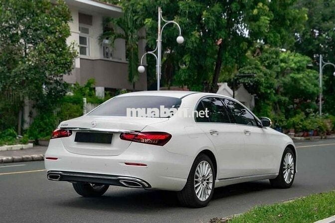 Mercedes Benz_E200 Exclusive - 2022 Bank 90%