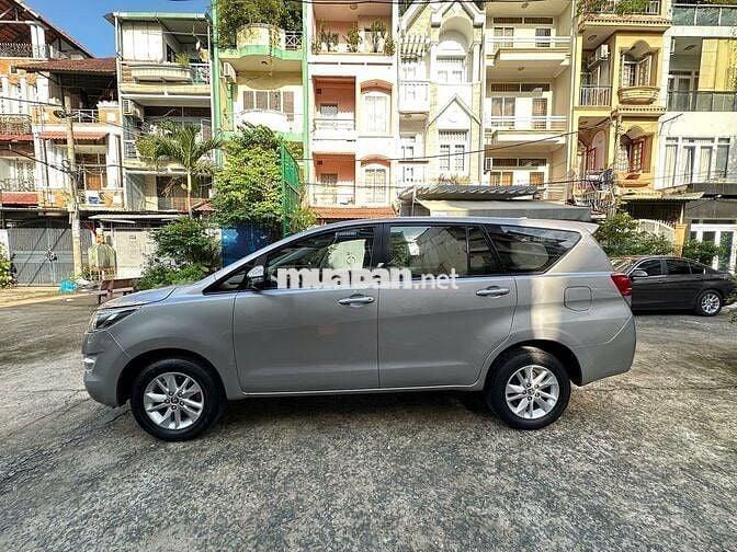 Toyota Innova 2019 2.0E - 700000 km
