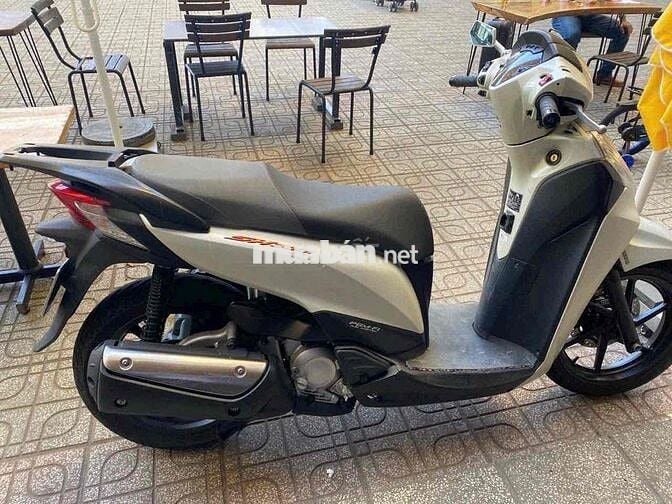Cần ra đi 1 bé SH 300i đời 2013 xe Nhật. Chính chủ