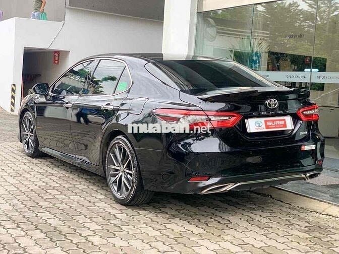 Toyota Camry 2022 2.0 Q - lướt 57.000 km