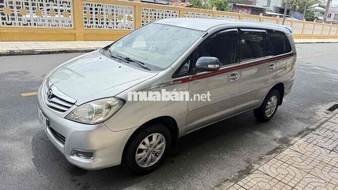 Toyota Innova 2009 G - 120000 km