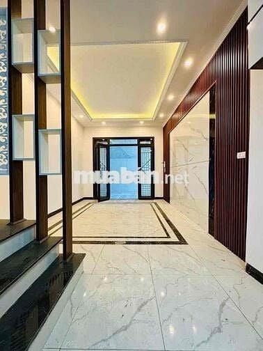 Nhà cần bán gấp, 40m2, nhỉnh 7 tỷ, đưởng Lĩnh Nam, Hoàng Mai