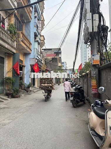 Nhà cần bán gấp, 40m2, nhỉnh 7 tỷ, đưởng Lĩnh Nam, Hoàng Mai