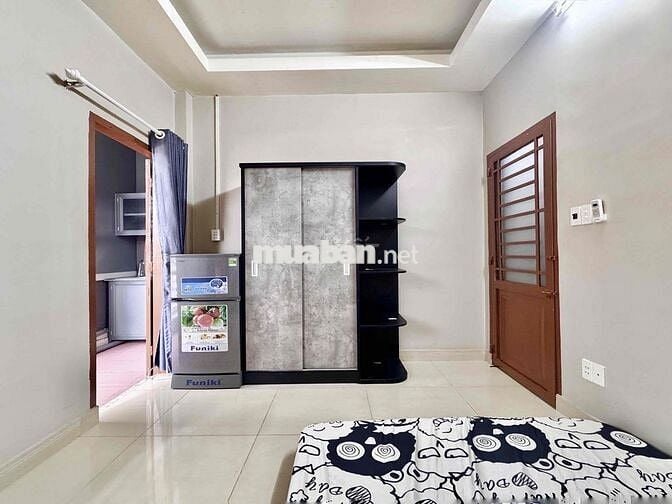 Căn hộ CC full nội thất có ban công lớn tách bếp kế HV Hàng Không 200m