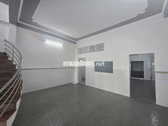 Mặt bằng trệt 2 lầu trống suốt đường 30-4 chỉ 25 triệu
