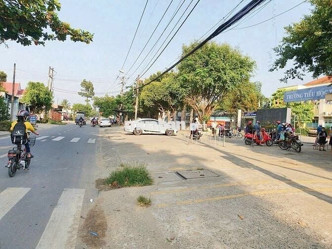 Bán Gấp 300m2 đất Thổ Cư, Đường Nhựa, có đèn đường, Giá 650 triệu