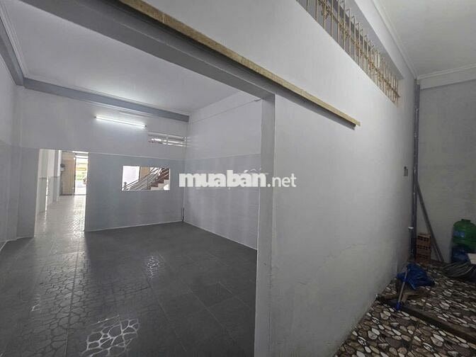 Mặt bằng trệt 2 lầu trống suốt đường 30-4 chỉ 25 triệu