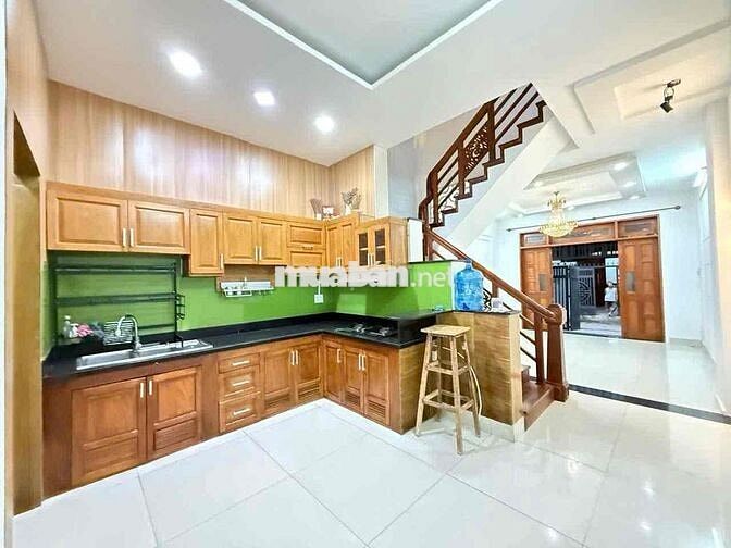 Nhà 2 Lầu Sẵn 3 Máy Lạnh Ngay Cao Đẳng Điện Lực