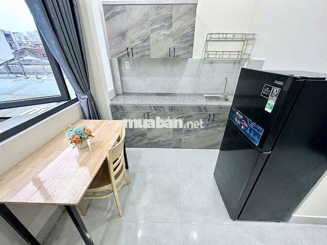 Cho thuê căn hộ Studio thang máy cửa sổ lớn ở Trần Hữu Trang Phú Nhuận