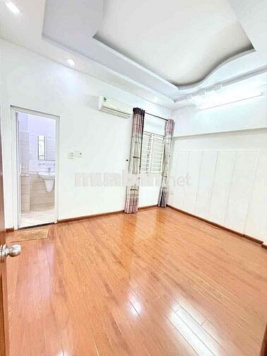 Nhà 2 Lầu Sẵn 3 Máy Lạnh Ngay Cao Đẳng Điện Lực