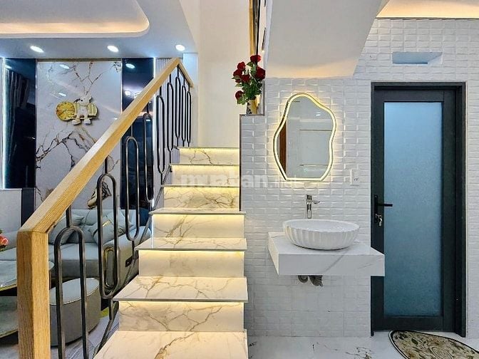  Căn nhà đẹp 52.8m2 ngay Dương Quảng Hàm, GV giá 3.2 Tỷ. SHR, hẻm 5m  