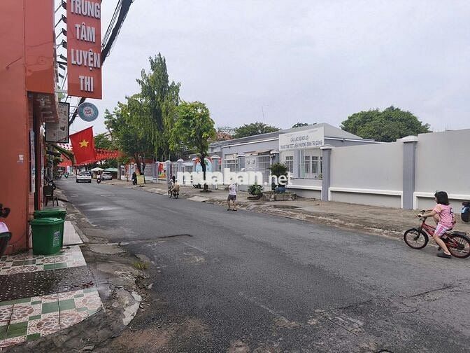 Phòng trọ 14 m2, có gác lửng đường liên khu 1-6, Bình Trị Đông