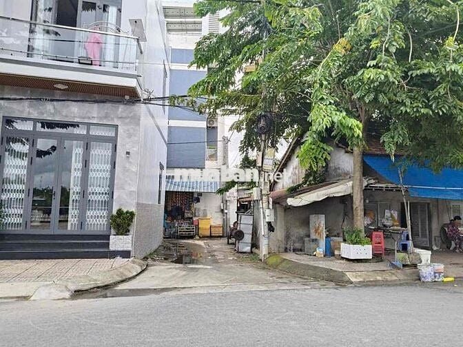 NHÀ cấp 4 đẹp rẻ. Thuộc phường LONG CHÂU (phường 2 củ) cách bờ kè Hoàn