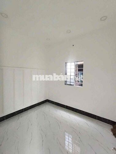 NHÀ cấp 4 đẹp rẻ. Thuộc phường LONG CHÂU (phường 2 củ) cách bờ kè Hoàn