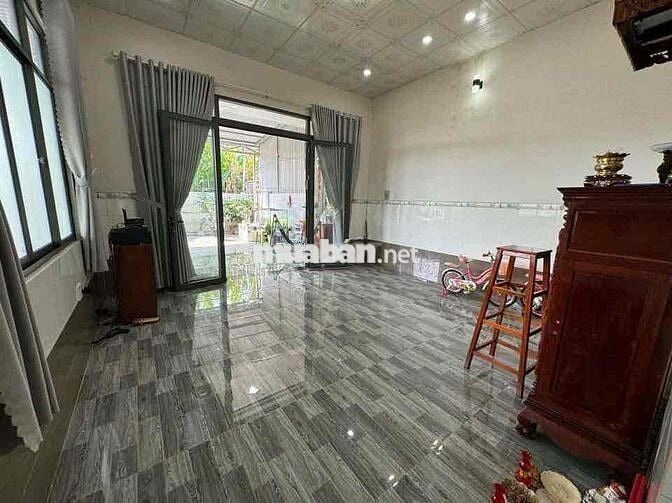 NHÀ RÔNG SÂN VƯỜN NGHĨ DƯỠNG THUỘC TRUNG TÂM PHƯỜNG 3 cũ (10x30)