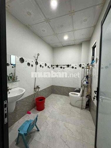 NHÀ RÔNG SÂN VƯỜN NGHĨ DƯỠNG THUỘC TRUNG TÂM PHƯỜNG 3 cũ (10x30)