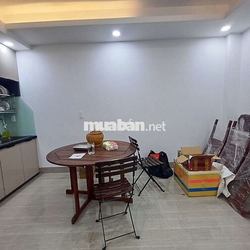 CHÍNH CHỦ CHO THUÊ NHÀ MỚI 1PN TÁCH BẾP , BAN CÔNG 60M2 GẦN UEF, GTVT