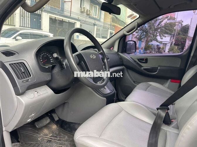 HYUNDAI STAREX BÁN TẢI TỰ ĐỘNG CÁ NHÂN ÍT SỬ DỤNG