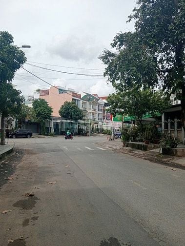 Bán Gấp nhà đường số 5 ngay góc đường số 10 dt: 4,5x18m, 2 lầu st