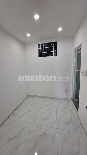 Cần bán gấp nhà mới, tuyệt đẹp, 1trệt, 2 lầu, Hẻm 330 Âu Dương Lân, P3
