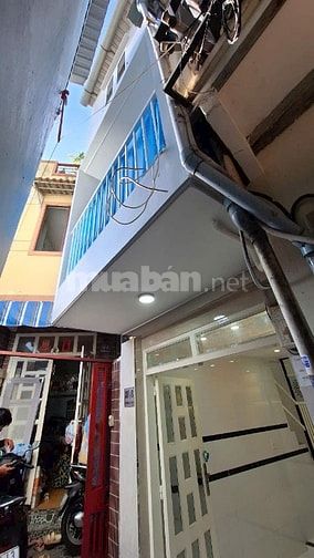 Cần bán gấp nhà mới, tuyệt đẹp, 1trệt, 2 lầu, Hẻm 330 Âu Dương Lân, P3
